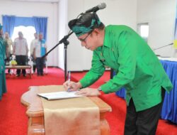 Basiran Lantik dan Kukuhkan Pengurus TP PKK dan Bunda PAUD Buton